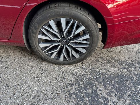 Used 2025 Nissan Altima 2.5 SV FWD image 24