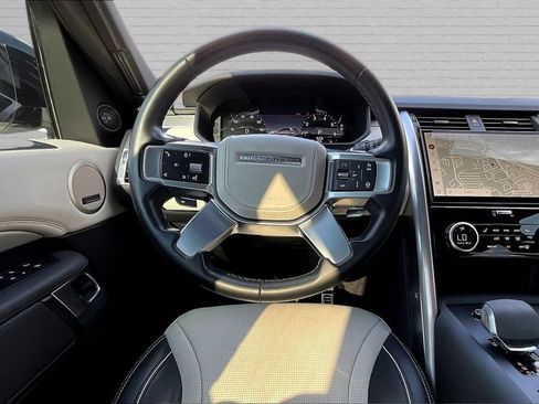 Used 2023 Land Rover Discovery HSE R-Dynamic AWD/4WD image 8