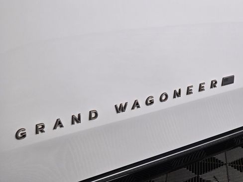 Used 2024 Jeep Grand Wagoneer L Series III AWD/4WD image 12