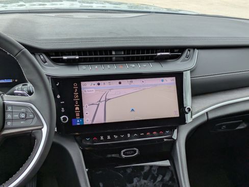 New 2026 Jeep Grand Cherokee Limited w/ Luxury Tech Group II RWD image 15