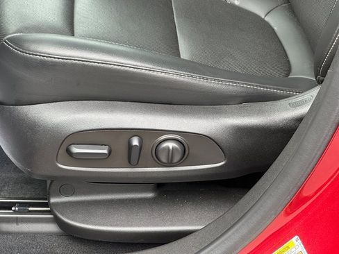 Used 2022 GMC Acadia SLT w/ Technology Package image 18