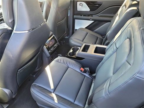 New 2026 Lincoln Aviator Reserve image 16