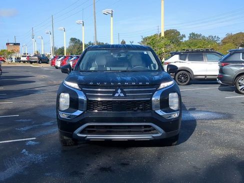 New 2026 Mitsubishi Outlander SE FWD image 3
