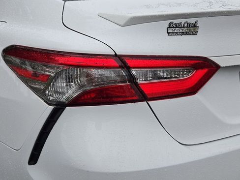 Used 2019 Toyota Camry SE image 9