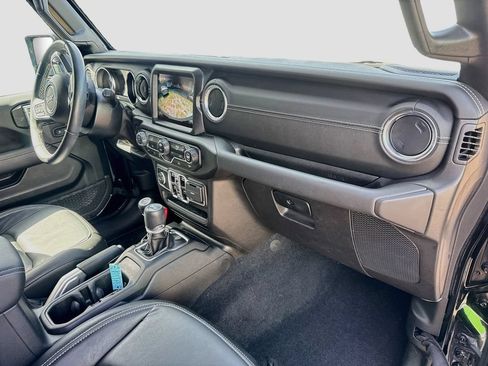 Used 2022 Jeep Wrangler Unlimited Sahara AWD/4WD image 34
