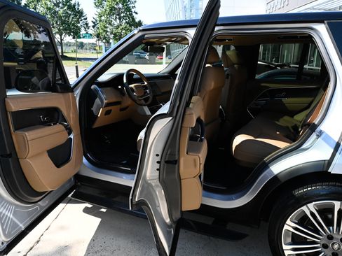 Used 2025 Land Rover Range Rover SE AWD/4WD image 34