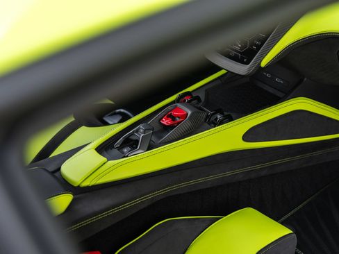 Used 2025 Lamborghini Revuelto AWD/4WD image 50