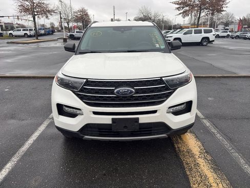 Used 2022 Ford Explorer XLT w/ Equipment Group 202A image 2