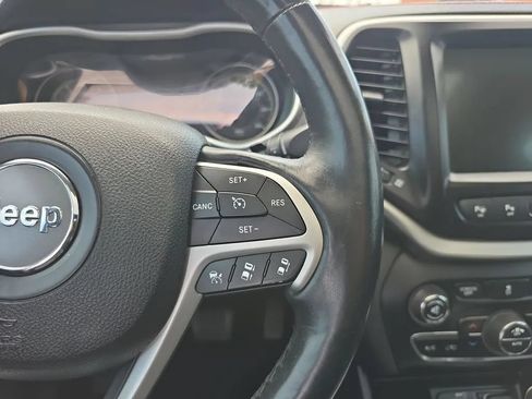 Used 2014 Jeep Cherokee Trailhawk w/ Technology Group AWD/4WD image 17