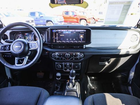 Used 2024 Jeep Wrangler Unlimited Sahara AWD/4WD image 2