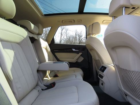 Used 2018 Audi Q5 2.0T Premium Plus w/ Premium Plus Package image 16