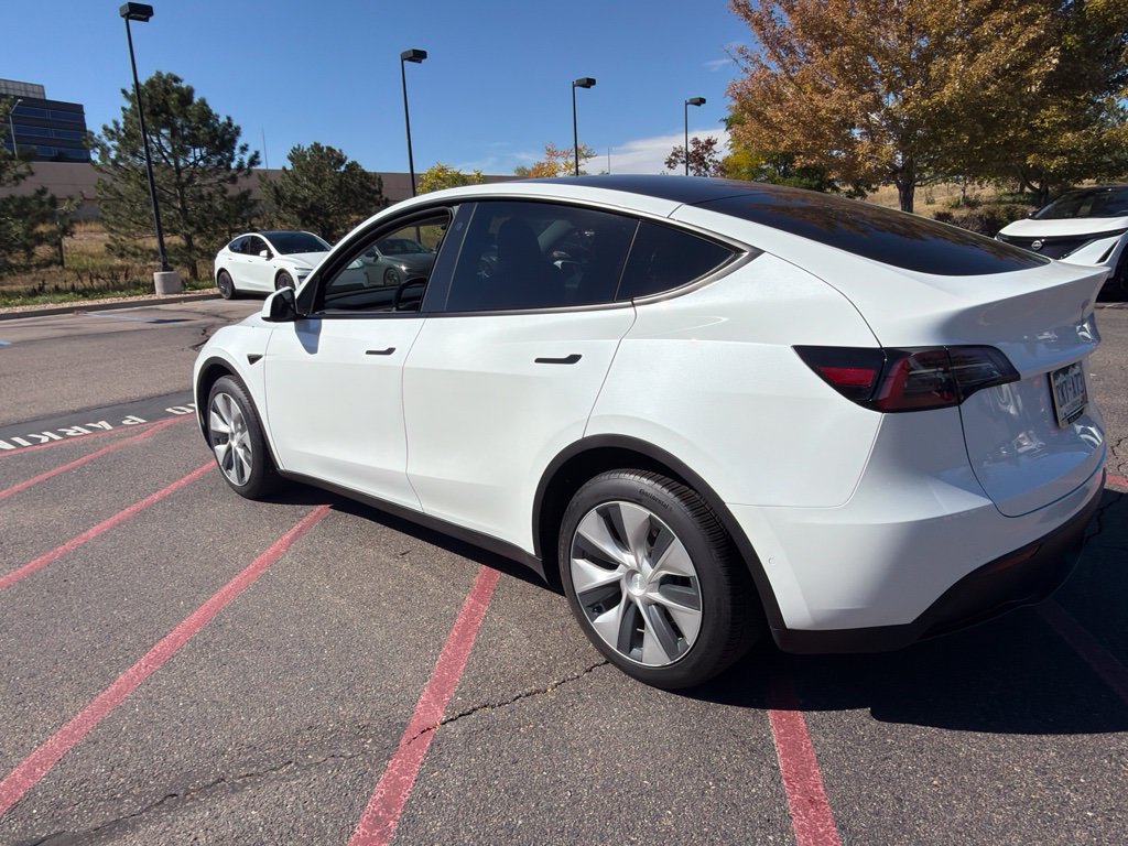 Used 2021 Tesla Model Y Long Range AWD/4WD image 3