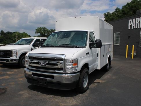 New 2026 Ford E-350 and Econoline 350 Super Duty w/ Power Equipment Group image 9