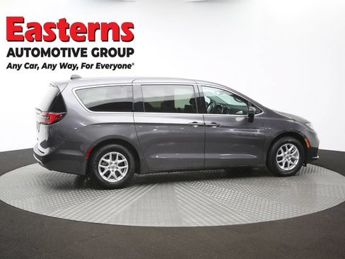 Used 2023 Chrysler Pacifica Touring-L FWD image 44