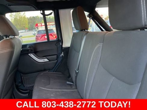 Used 2016 Jeep Wrangler Unlimited Rubicon w/ Connectivity Group AWD/4WD image 13