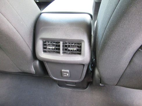 Used 2024 Chevrolet Equinox LT FWD image 30