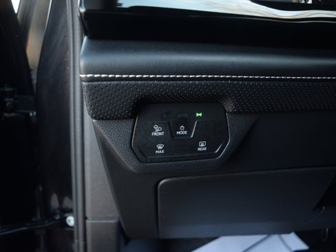 Used 2024 Volkswagen Atlas Cross Sport SE image 7