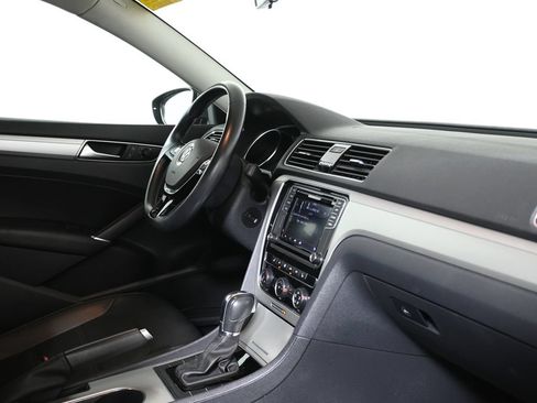 Used 2019 Volkswagen Passat 2.0T Wolfsburg FWD image 9