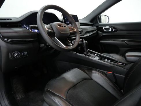 Used 2025 Jeep Compass Trailhawk AWD/4WD image 11