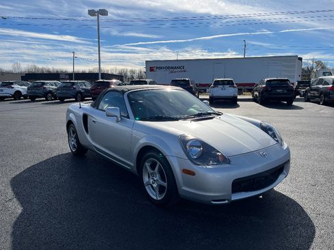 Used 2002 Toyota MR2 image 16
