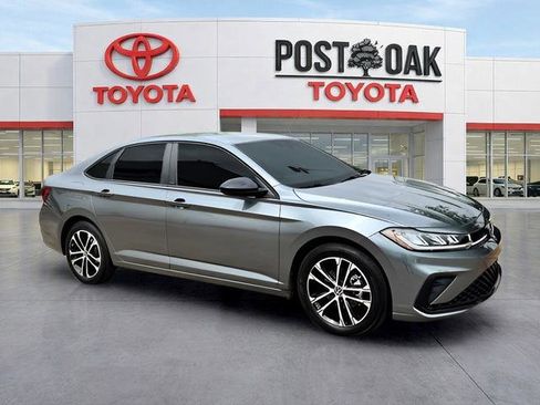 Used 2025 Volkswagen Jetta Sport FWD image 1