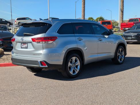 Used 2017 Toyota Highlander Limited image 4