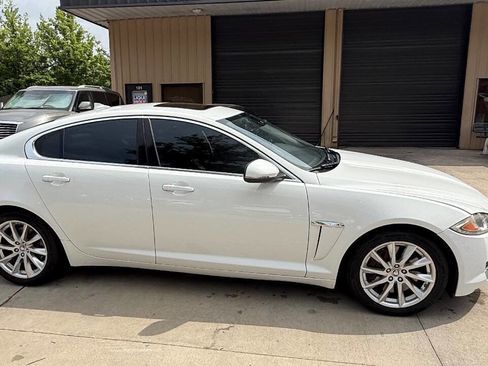 Used 2013 Jaguar XF RWD image 22