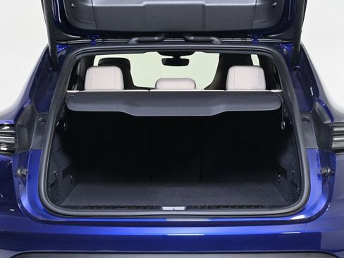 Certified 2025 Porsche Macan Electric image 23