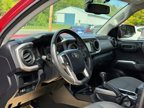 Used 2017 Toyota Tacoma SR5 w/ Tow Package AWD/4WD image 11