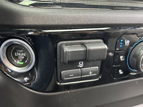 Used 2023 Chevrolet Silverado 1500 ZR2 w/ Technology Package image 40