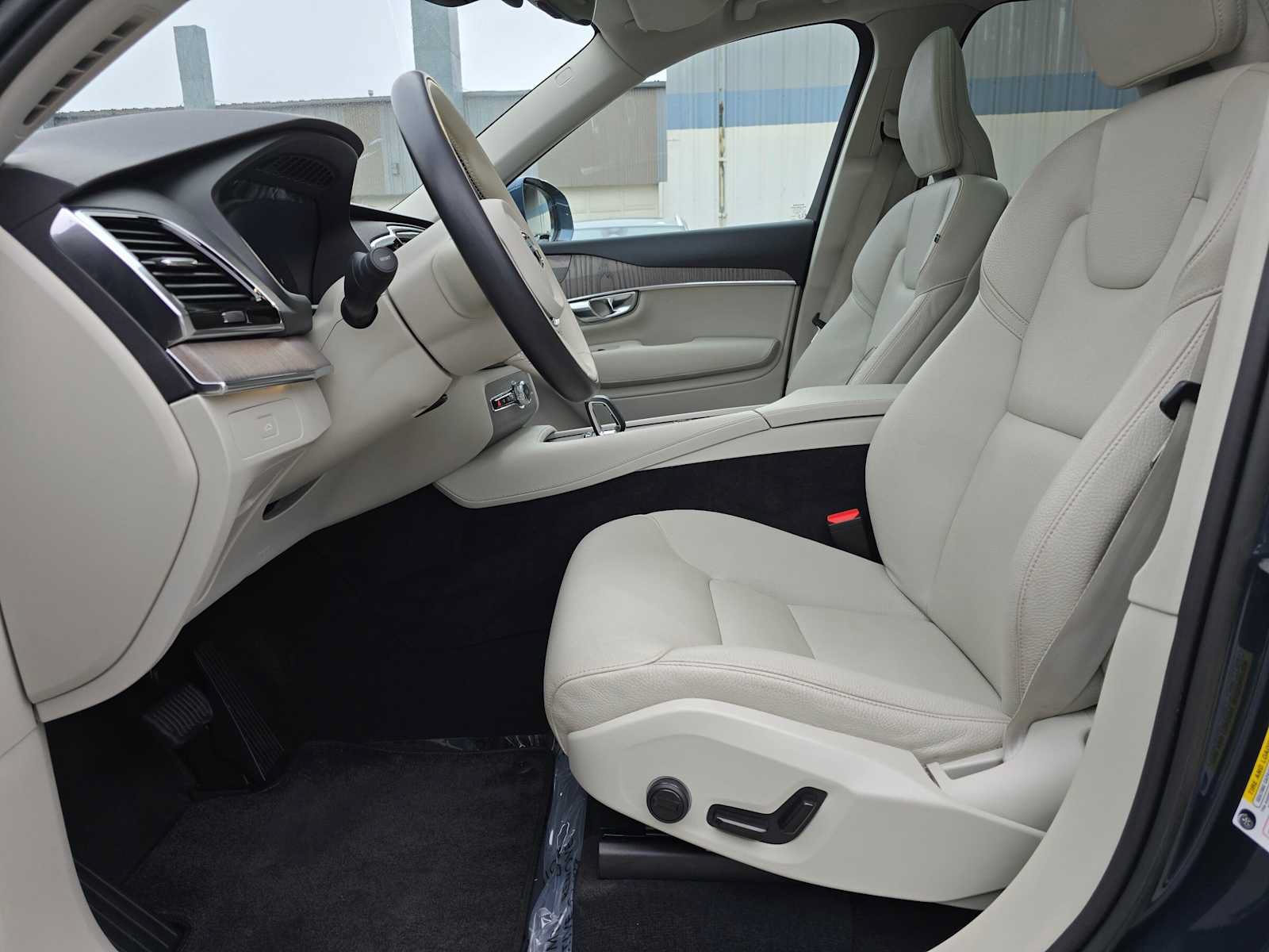 Certified 2023 Volvo XC90 B6 Plus w/ Protection Package Premier AWD/4WD image 21
