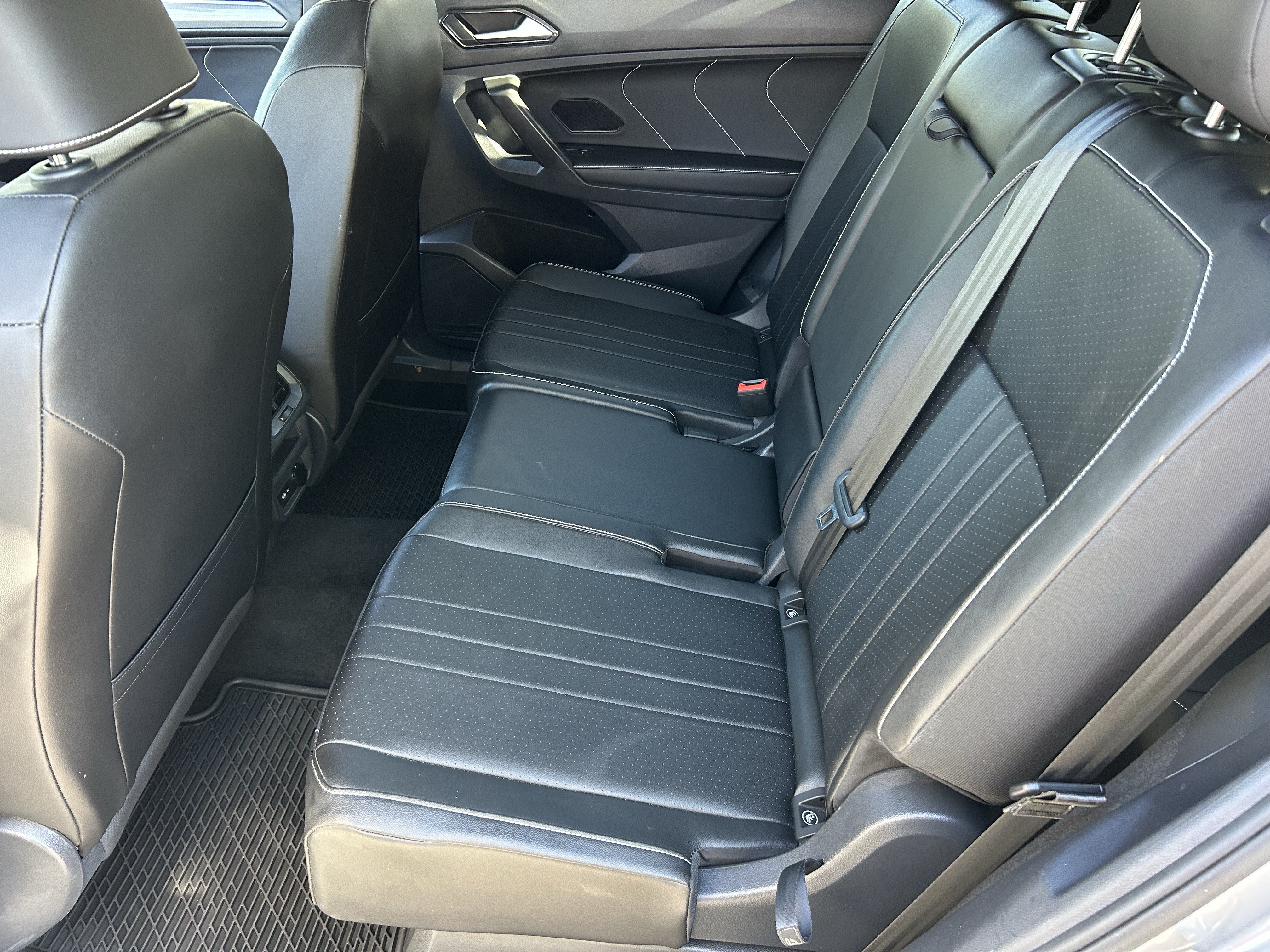 Used 2024 Volkswagen Tiguan SE R-Line FWD image 15