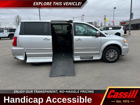 Used 2011 Chrysler Town & Country Limited image 1