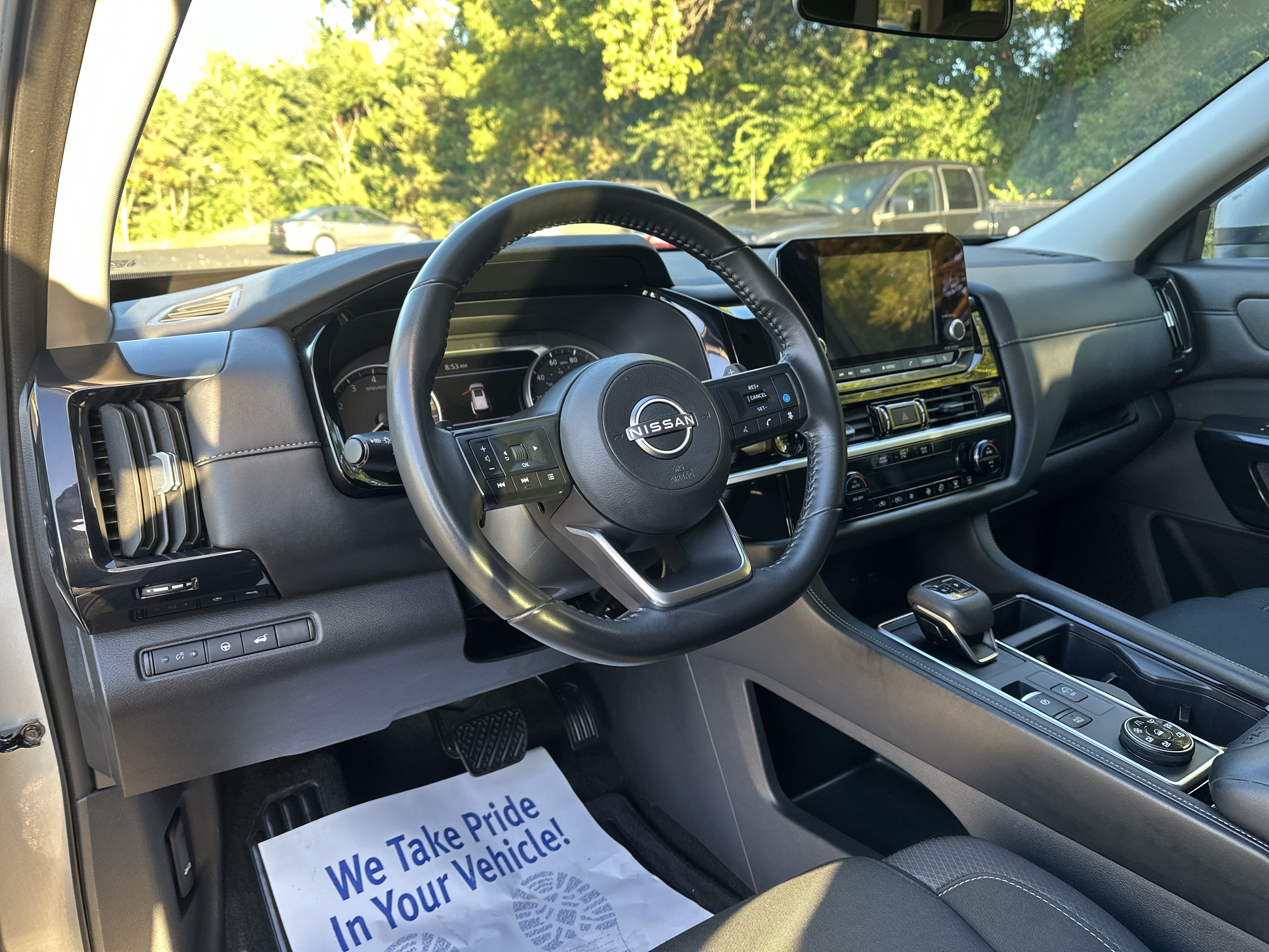 Used 2025 Nissan Pathfinder SV AWD/4WD image 11