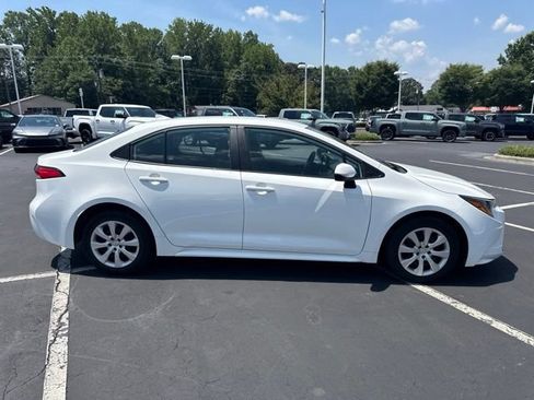 Used 2024 Toyota Corolla LE FWD image 2