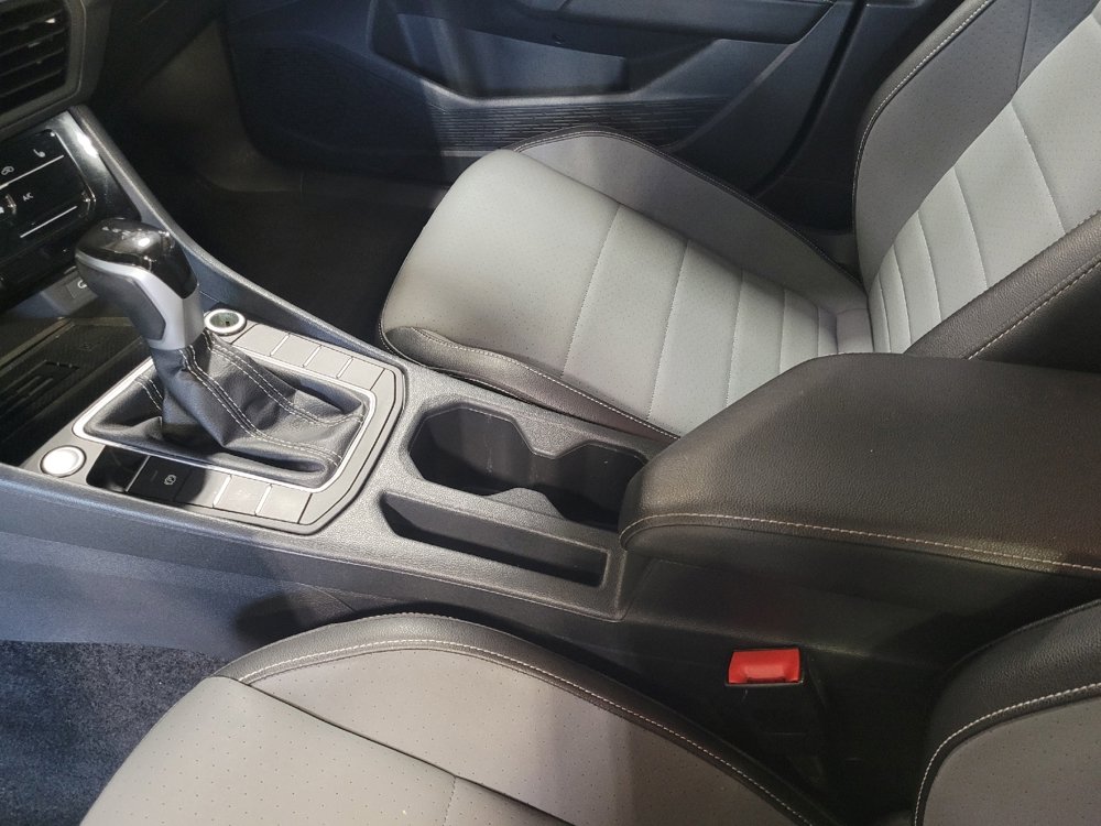 Used 2025 Volkswagen Jetta SE FWD image 26