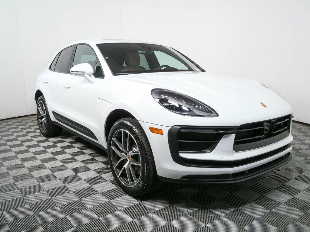 Certified 2026 Porsche Macan AWD/4WD image 27
