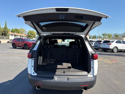 Used 2023 Chevrolet Traverse LT image 16