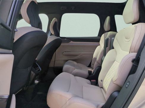 New 2025 Volvo EX90 Ultra AWD/4WD image 10