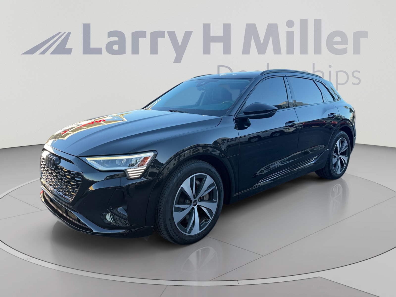 Used 2024 Audi Q8 e-tron Premium AWD/4WD image 1