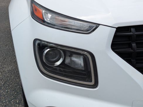 Used 2024 Hyundai Venue SE FWD image 8