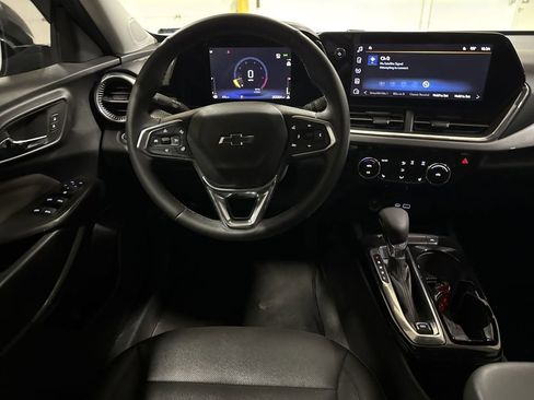 Used 2025 Chevrolet Trax ACTIV w/ Sunroof Package FWD image 11