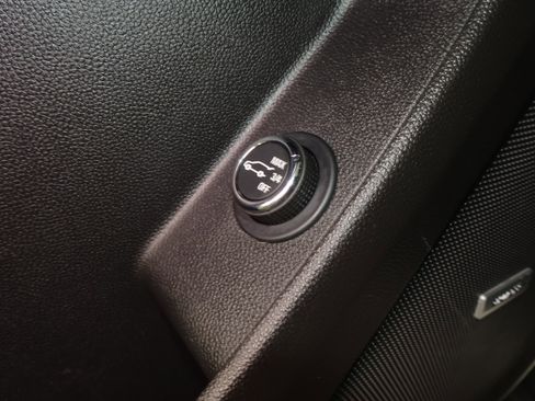 Used 2023 Chevrolet Traverse RS image 77