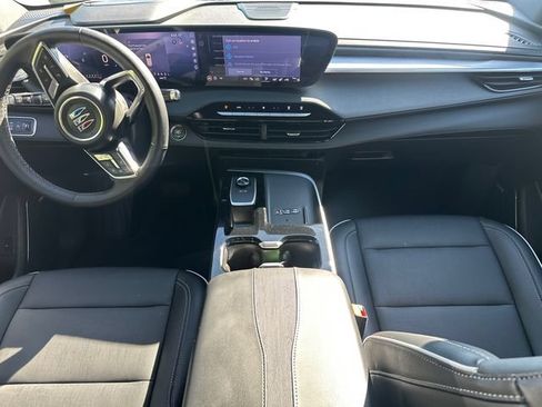 Used 2025 Buick Enclave Preferred AWD/4WD image 22