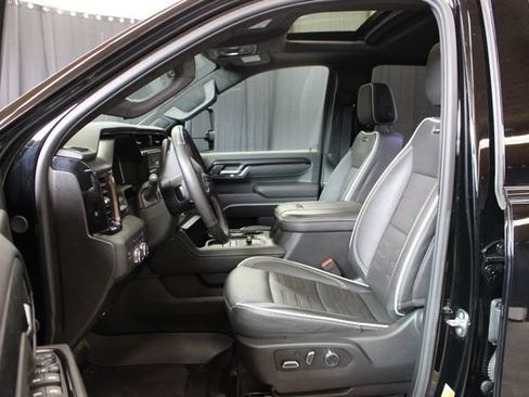 Used 2025 GMC Sierra 2500 AT4X AWD/4WD image 11