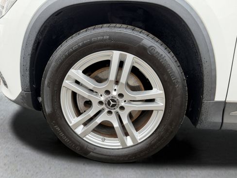 Used 2022 Mercedes-Benz GLA 250 4MATIC w/ Premium Package Lite image 17