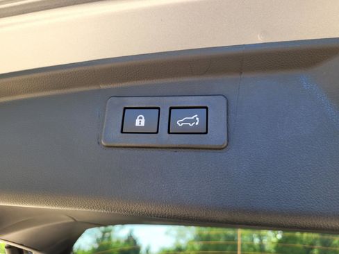 Used 2025 Subaru Outback Touring XT image 19