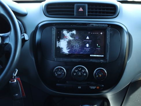 Used 2016 Kia Soul image 8