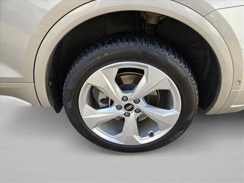 Used 2021 Audi Q5 Prestige w/ Prestige Package image 24