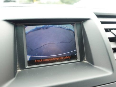 Used 2012 Toyota Highlander FWD w/ Tech Pkg image 18